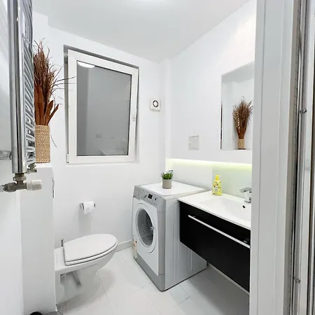 Deluxe Calea Victoriei ,ateneul Roman, Old *